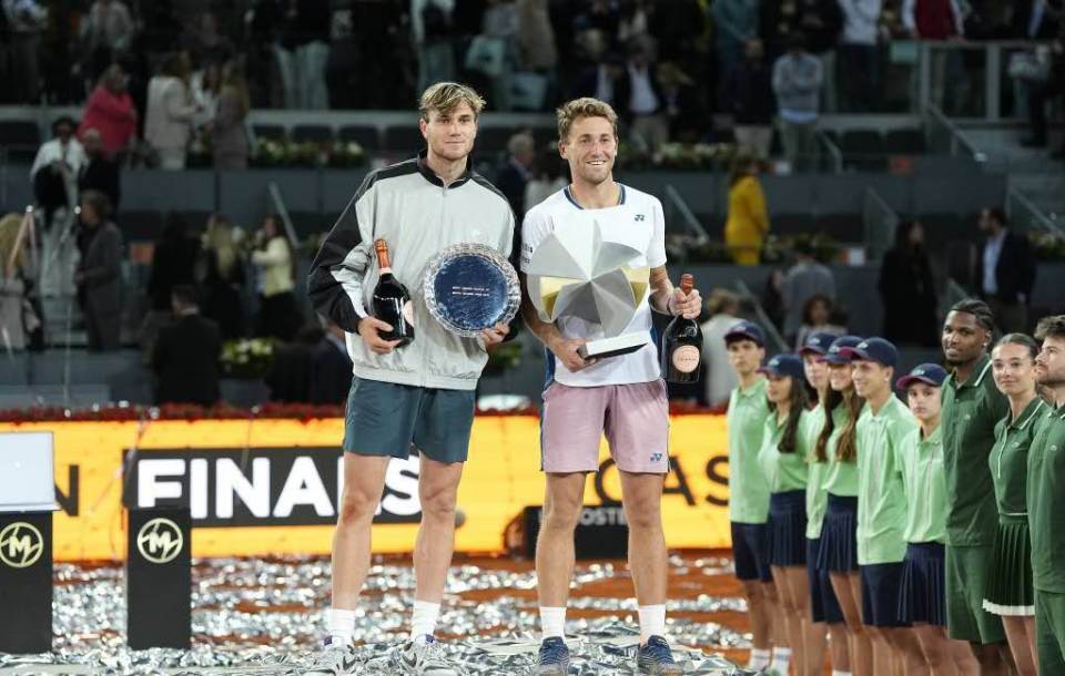 夺冠更是成, 信任何人都