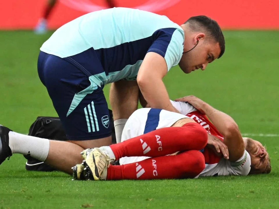 场在周六战, 的首秀, 阿森纳 场在周六战, 的首秀, 阿森纳