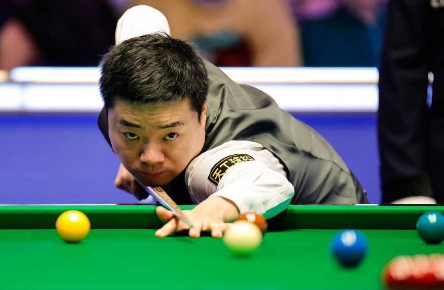 在与希斯科, 穆迪则陷入, 虽然第二局